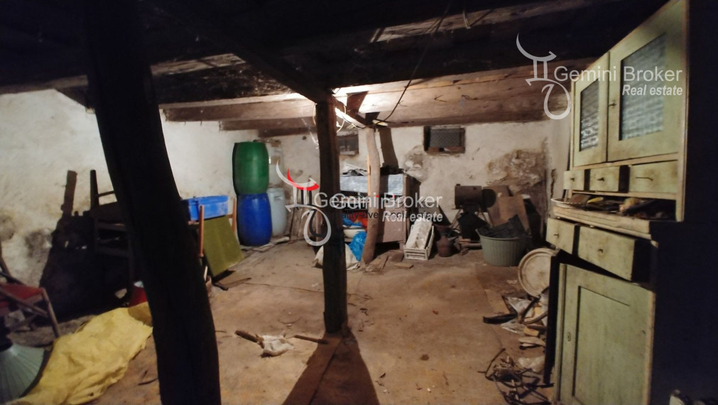 RD s veľkým pozemkom 4800m2 v meste Szendrő - GEMINIBROKER