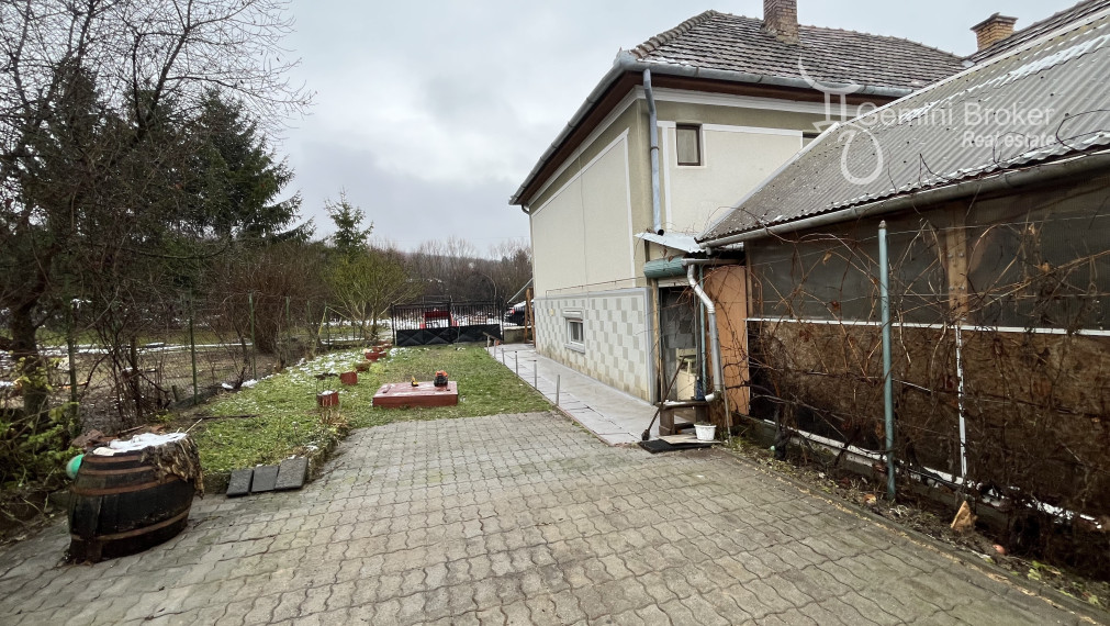 Meszes - pekný 3 izbový dom vo výbornom stave v tichej uličke