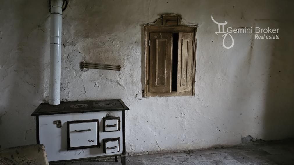 Vilyvitány - gazdovský dom v pôvodnom stave s veľkým pozemkom