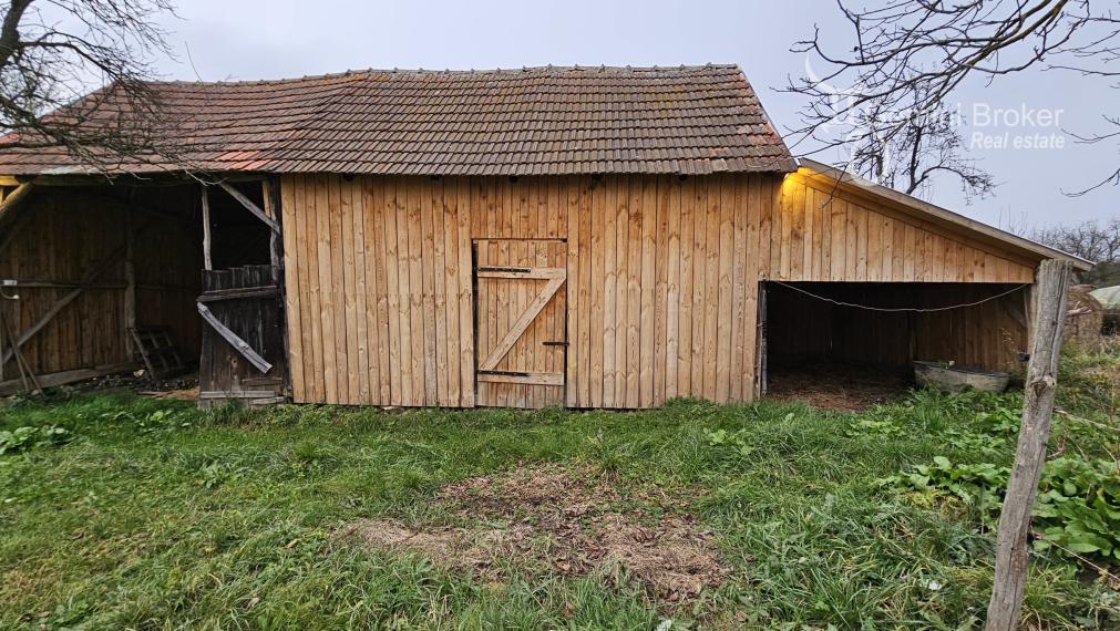 Vilyvitány - gazdovský dom v pôvodnom stave s veľkým pozemkom