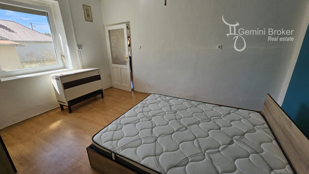 Mezőzombor - zrekoštruovaný 2 izbový rodinný dom s garážou a letnou kuchyňou