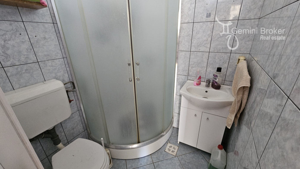 Mezőzombor - zrekoštruovaný 2 izbový rodinný dom s garážou a letnou kuchyňou