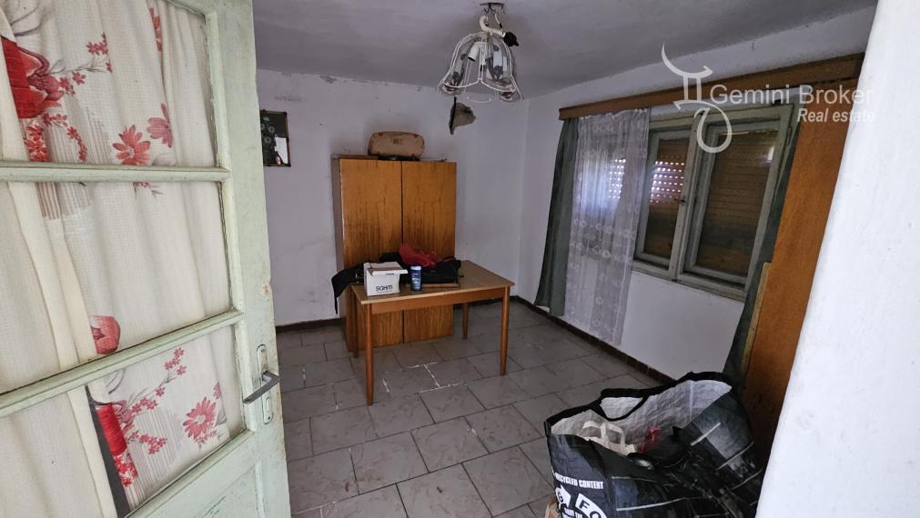 Mezőzombor - zrekoštruovaný 2 izbový rodinný dom s garážou a letnou kuchyňou