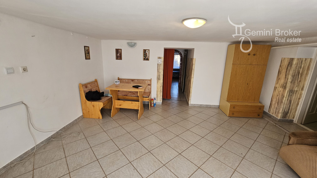 Szalonna - 6 izbový dvojgeneračný rodinný dom, výborný stav