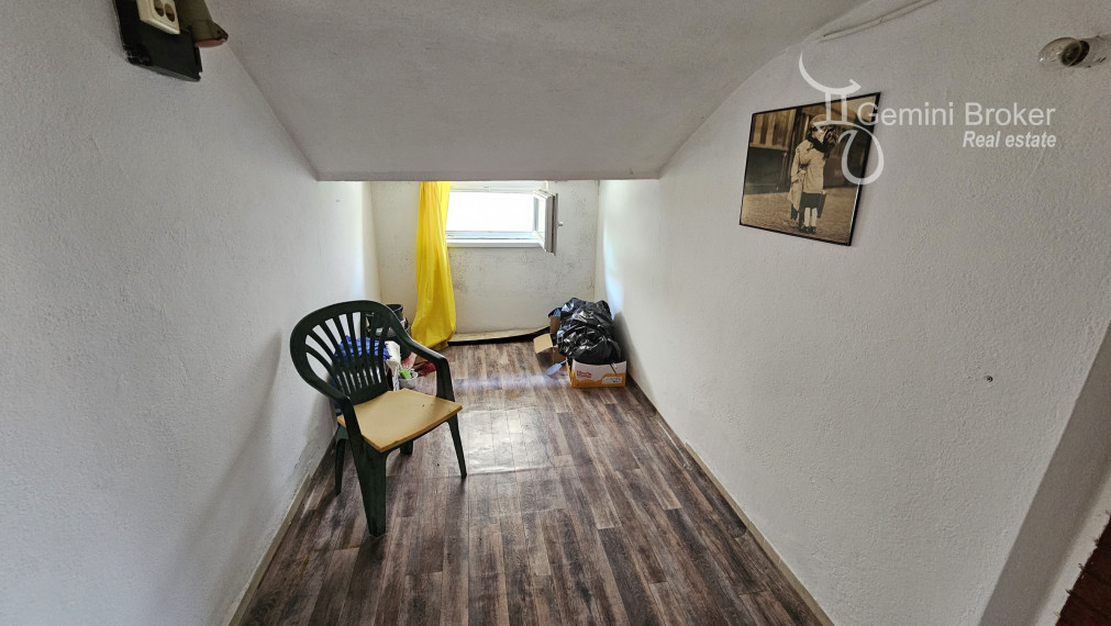 Szalonna - 6 izbový dvojgeneračný rodinný dom, výborný stav