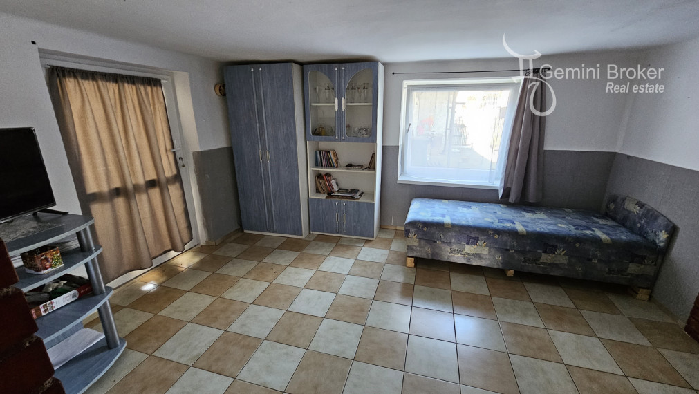 Szalonna - 6 izbový dvojgeneračný rodinný dom, výborný stav