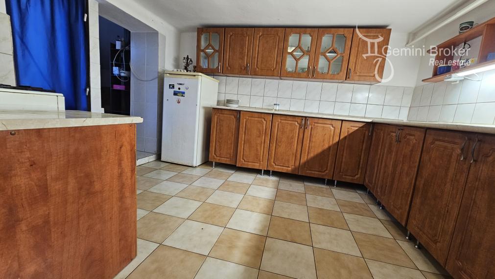 Szalonna - 6 izbový dvojgeneračný rodinný dom, výborný stav