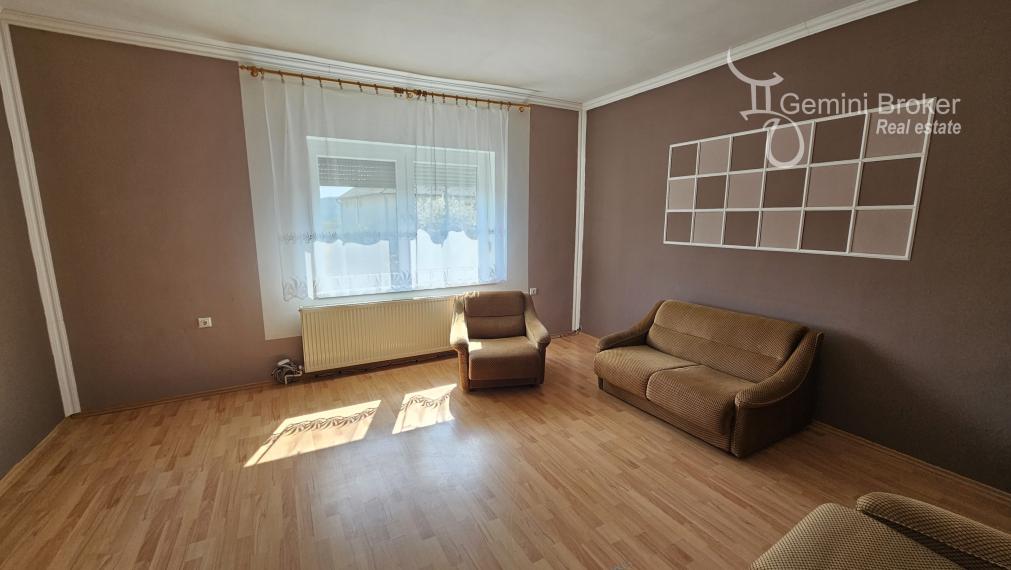 Szalonna - 6 izbový dvojgeneračný rodinný dom, výborný stav