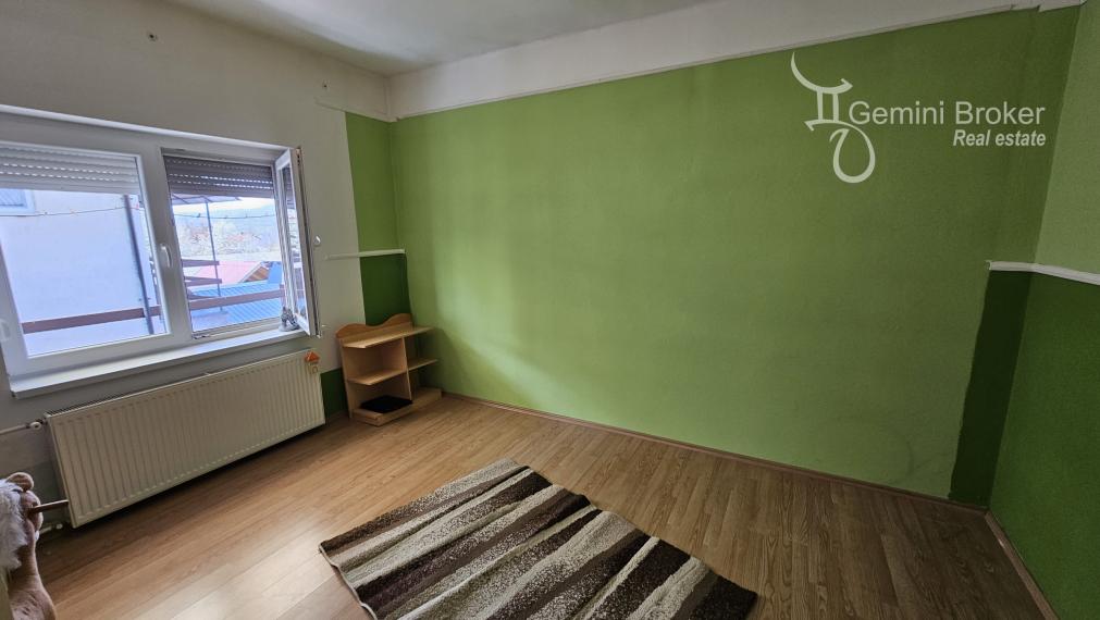 Szalonna - 6 izbový dvojgeneračný rodinný dom, výborný stav
