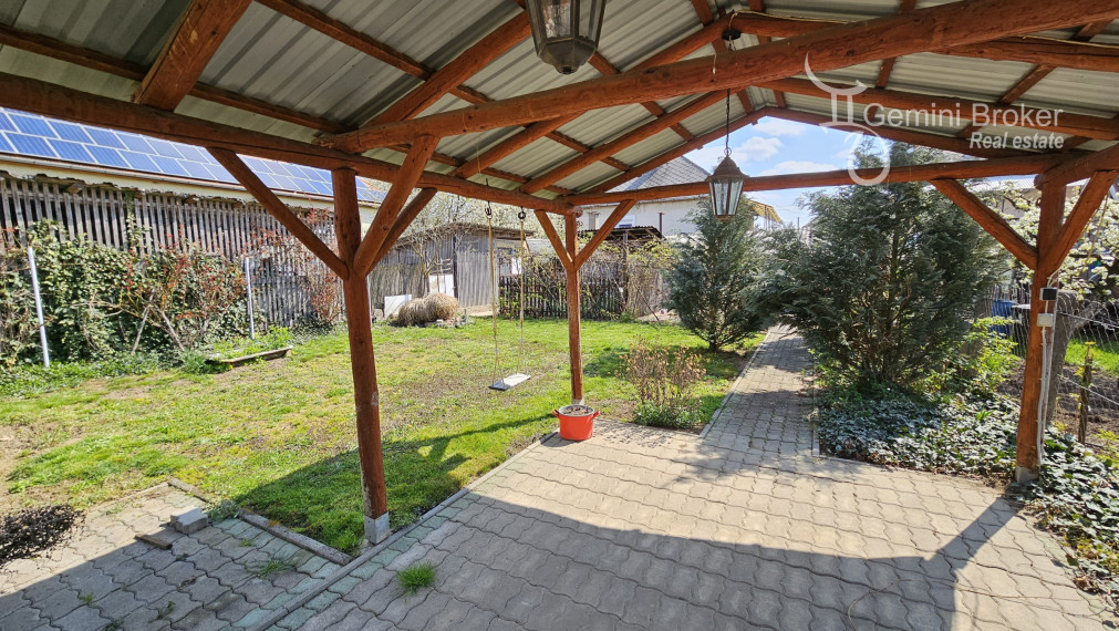 Szalonna - 6 izbový dvojgeneračný rodinný dom, výborný stav