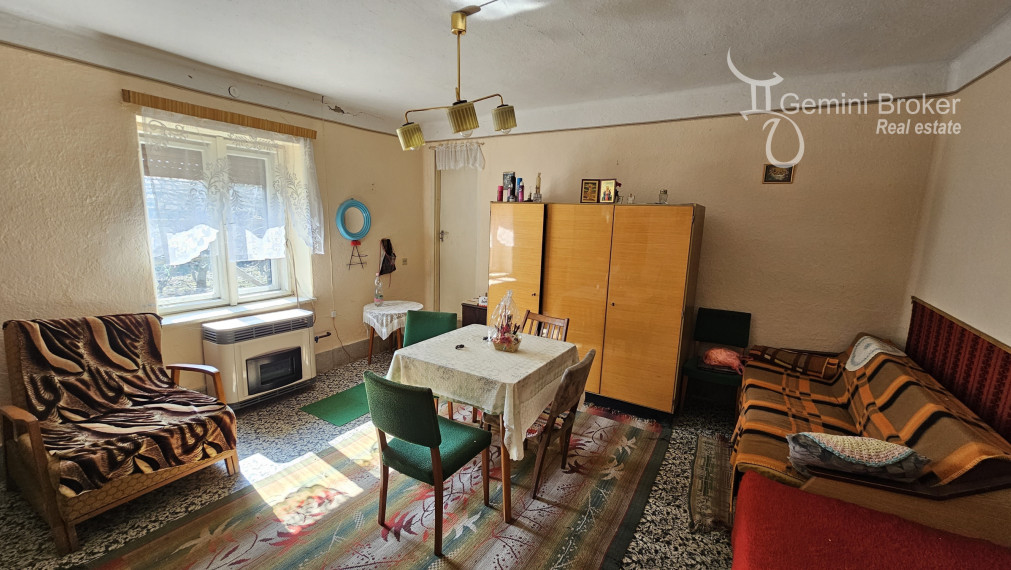 Alsótelekes pekný zachovalý  3 izbový dom