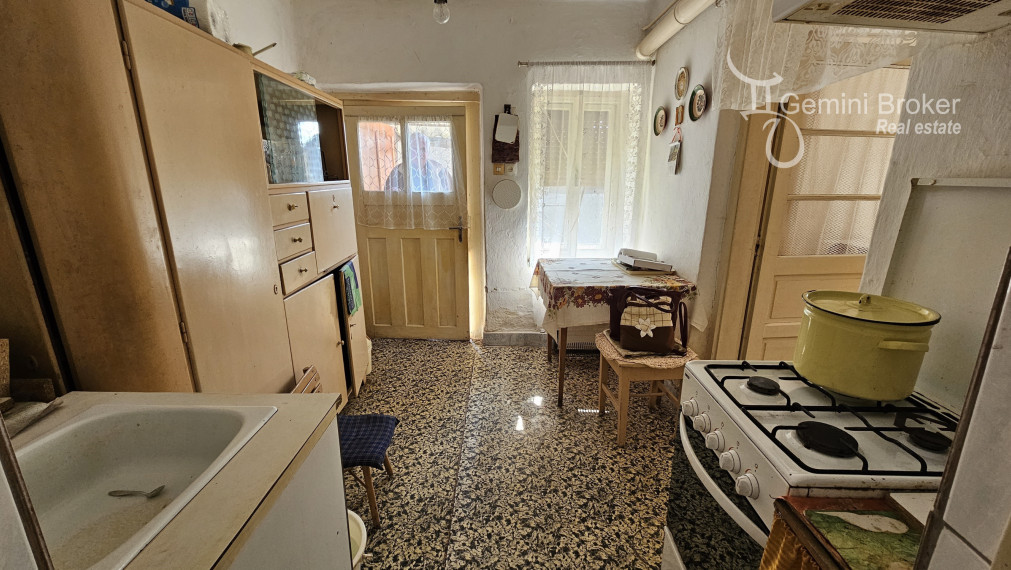 Alsótelekes pekný zachovalý  3 izbový dom