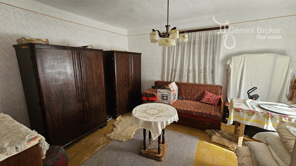 Alsótelekes pekný zachovalý  3 izbový dom
