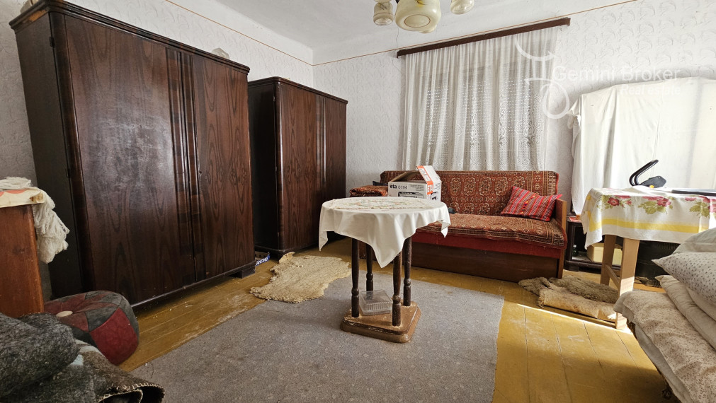 Alsótelekes pekný zachovalý  3 izbový dom