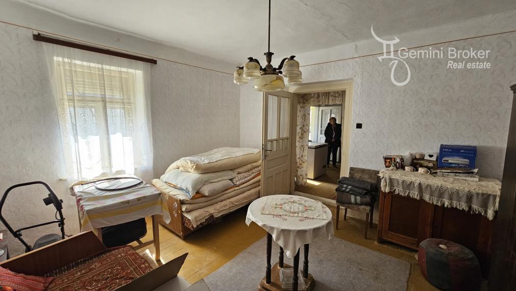 Alsótelekes pekný zachovalý  3 izbový dom