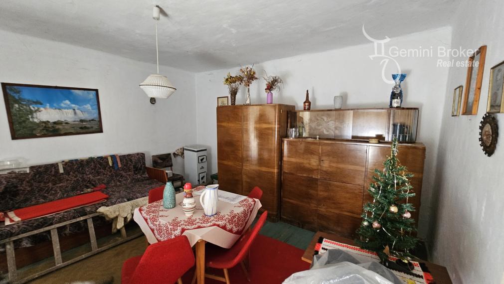 Alsótelekes pekný zachovalý  3 izbový dom