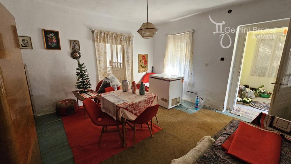 Alsótelekes pekný zachovalý  3 izbový dom