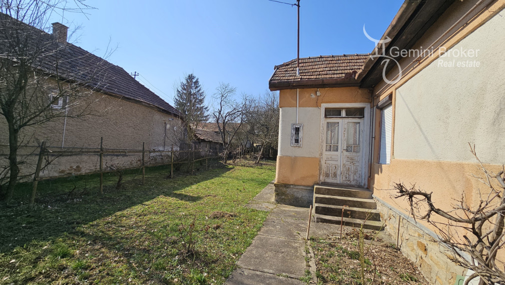 Alsótelekes pekný zachovalý  3 izbový dom
