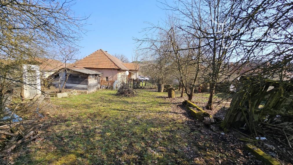 Alsótelekes pekný zachovalý  3 izbový dom