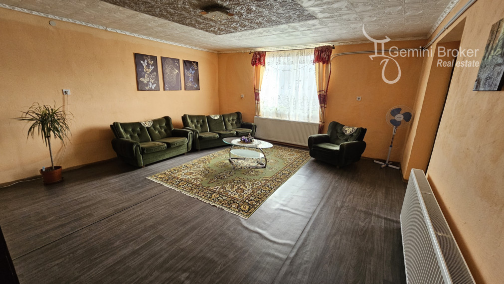 Gönc - 3 izbový rodinný dom s terasou,  čiastočná rekonštrukcia