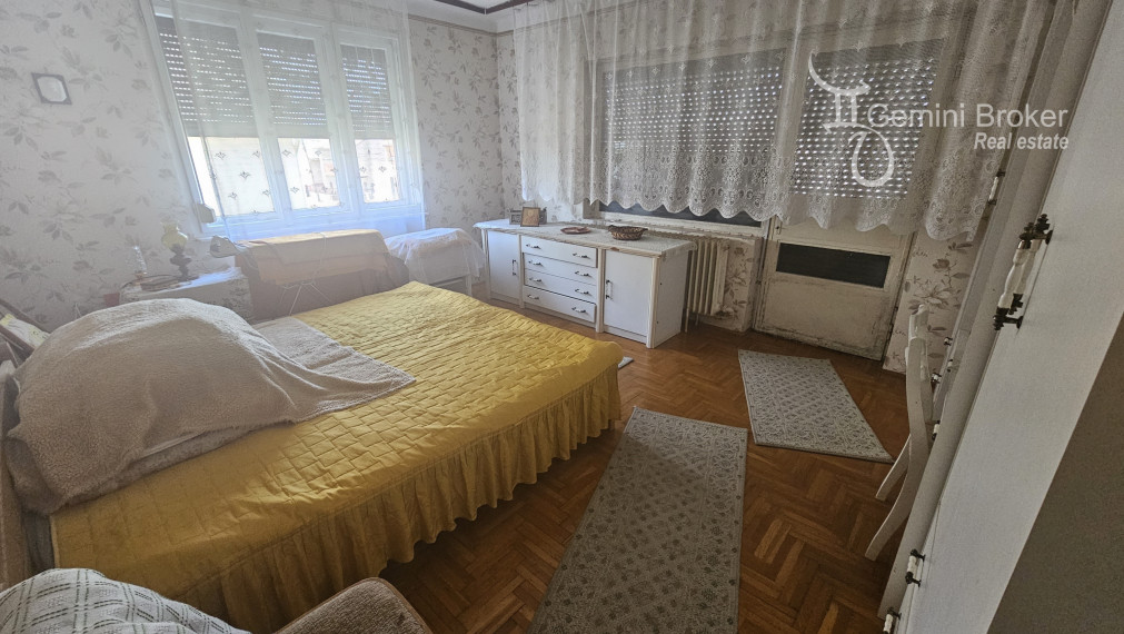 Forró - zachovalý 4 izbový  rodinný dom s pivnicou aj na trvalé bývanie