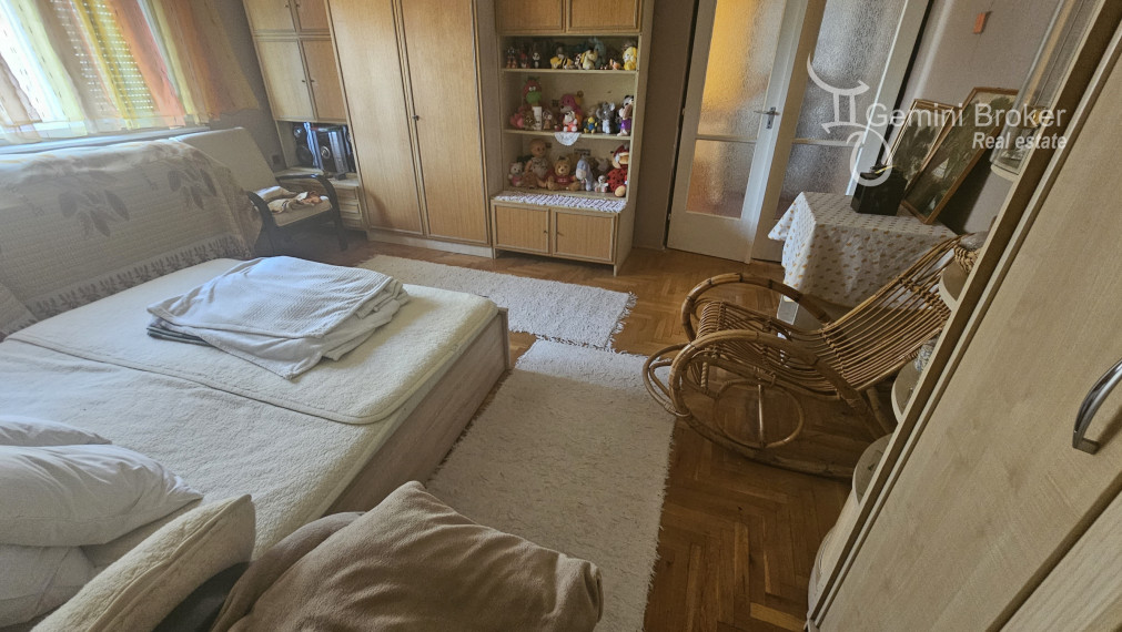 Forró - zachovalý 4 izbový  rodinný dom s pivnicou aj na trvalé bývanie