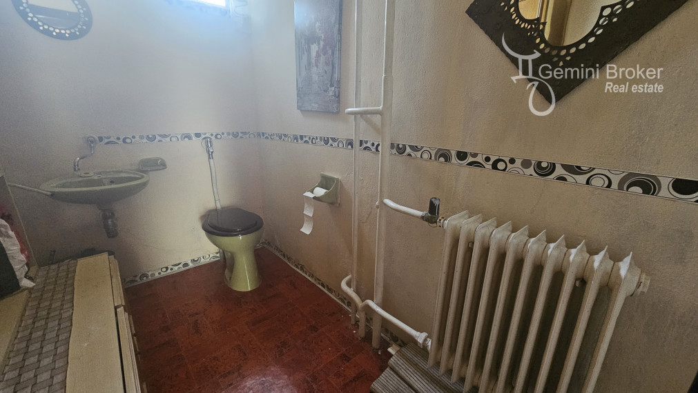 Forró - zachovalý 4 izbový  rodinný dom s pivnicou aj na trvalé bývanie