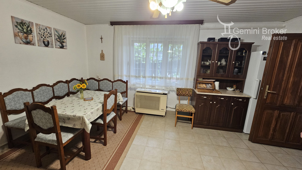 Forro - 3 izbový RD, výborný stav, 0,5ha pozemok,  dva domy na pozemku