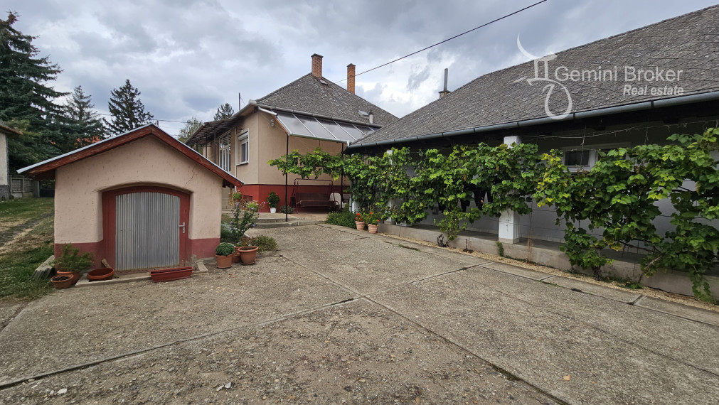 Forro - 3 izbový RD, výborný stav, 0,5ha pozemok,  dva domy na pozemku