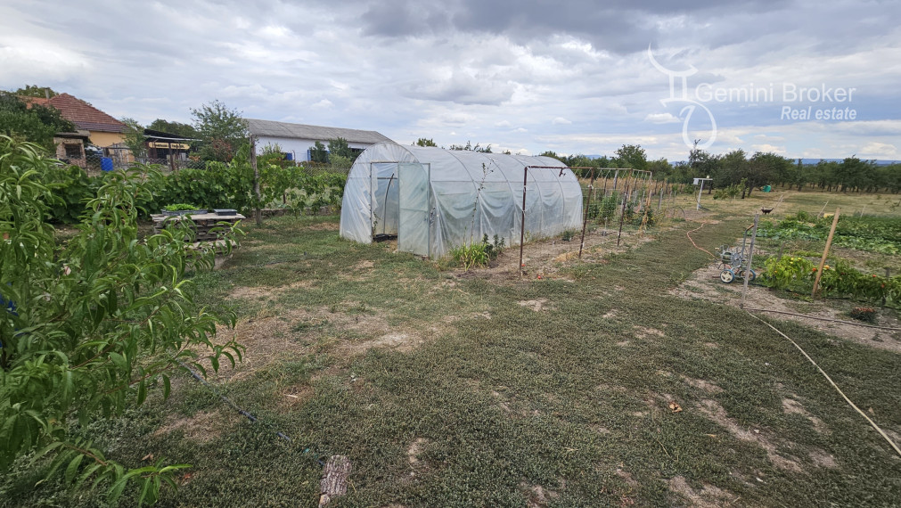 Forro - 3 izbový RD, výborný stav, 0,5ha pozemok,  dva domy na pozemku