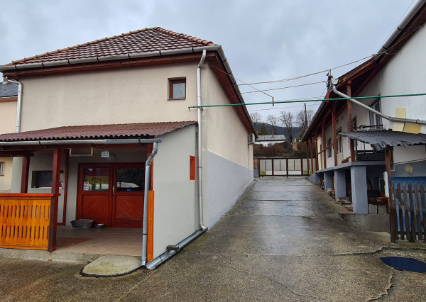 Sátoraljaújhely - 2 domy na jednom pozemku vhodné na podnikanie aj bývanie