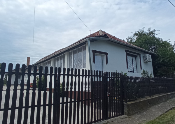 GEMINIBROKER v obci FONY 4 izbový rekonštruovaný dom