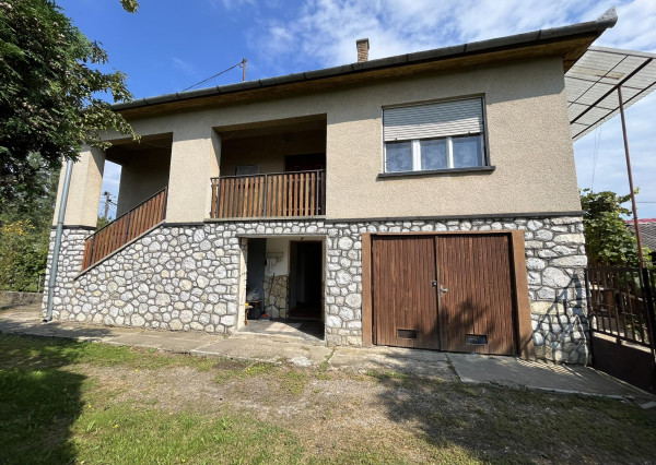 PERKUPA- 5 izbový poschodový dom v pôvodnom stave