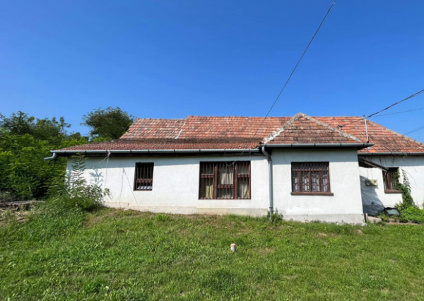 Felsőtelekes-  Dva domy na jednom pozemku čiastočne prerobené