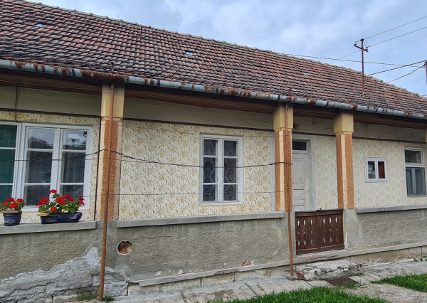 Füzérkomlós 2a1/2 izbový vidiecky dom s veľkou záhradou a stodolou