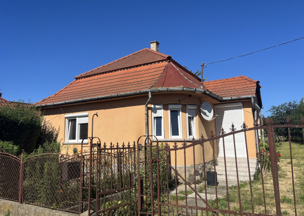 Vilmány - rodinný dom po  rekonštrukcii, veľký pozemok