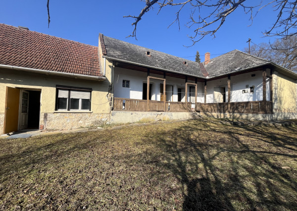 Szőlősardó - 3 izbový rodinný dom s 30á pozemkom