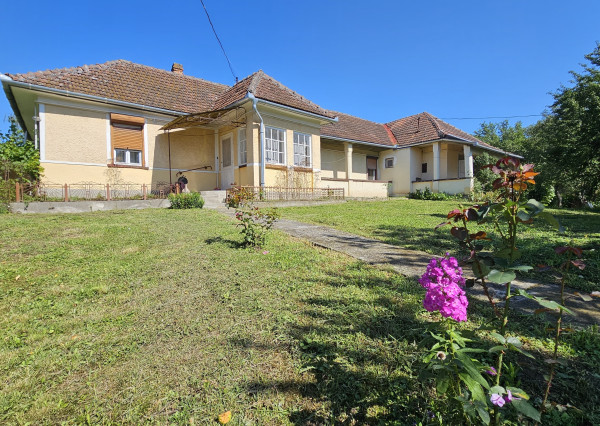 Bózsva - 3 nehnuteľnosti na veľkom pozemku