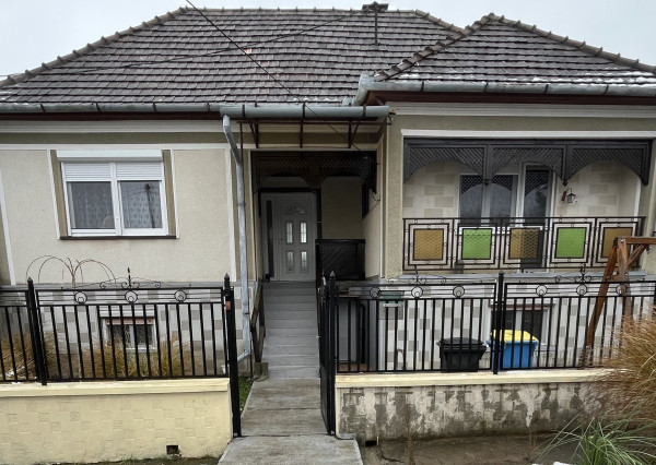 Meszes - pekný 3 izbový dom vo výbornom stave v tichej uličke