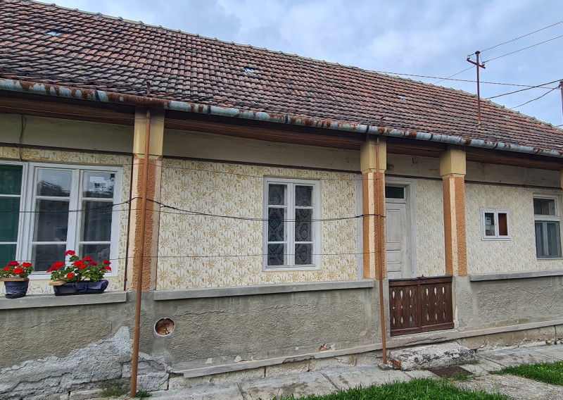 Füzérkomlós 2a1/2 izbový vidiecky dom s veľkou záhradou a stodolou