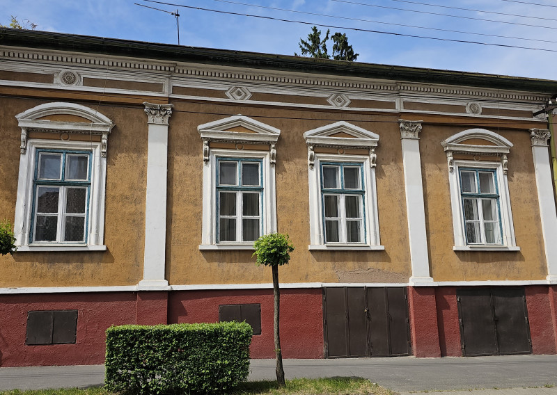 Sátoraljaújhely - 4 izbový rodinný dom v centre mesta s dvojgarážou