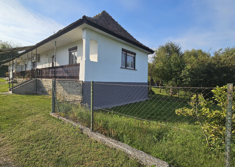 Kovácsvágás - 2 izbový rodinný dom vo výbornom stave, čiastočná rekonštrukcia