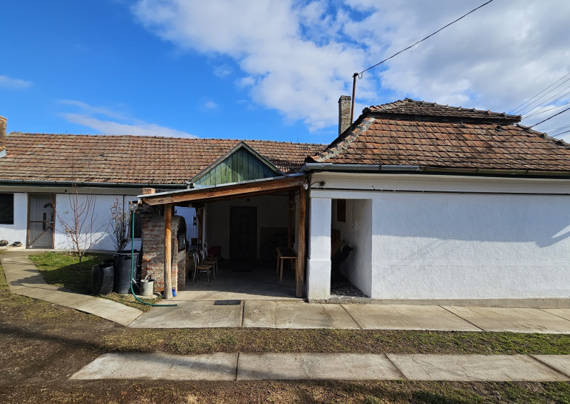 Gönc - 3 izbový rodinný dom s terasou,  čiastočná rekonštrukcia